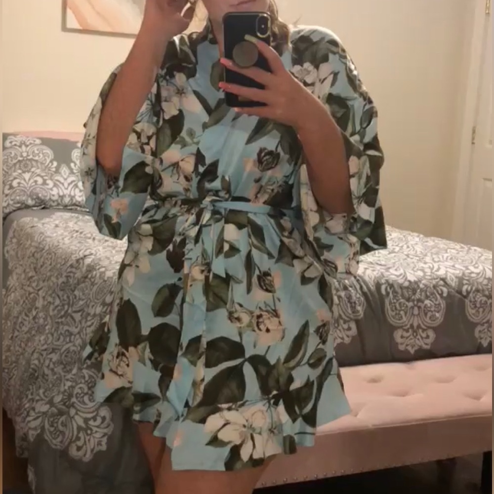 Victoria’s Secret Blue Ruffle Bell Sleeves Soft Robe Pink Flowers M/L - Picture 1 of 9
